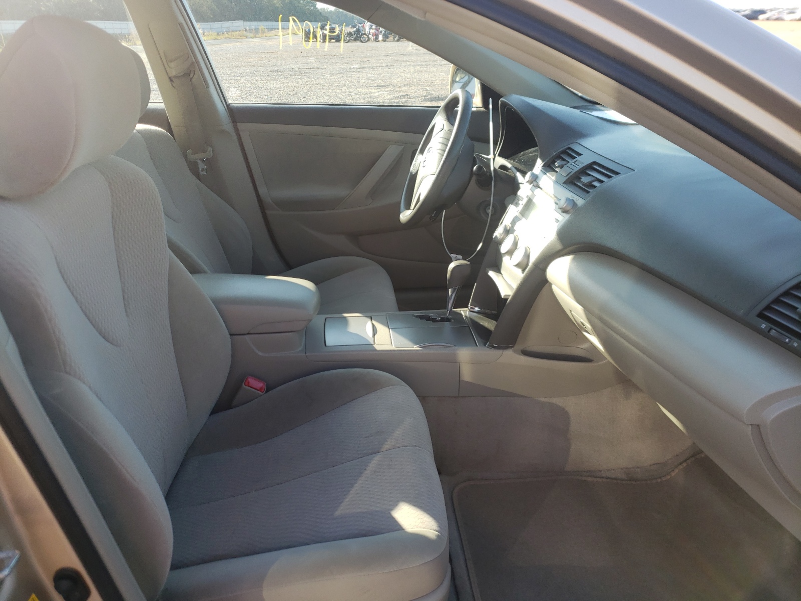 Photo 5 from auction – 2010 TOYOTA CAMRY BASE with VIN 4T1BF3EK4AU045533