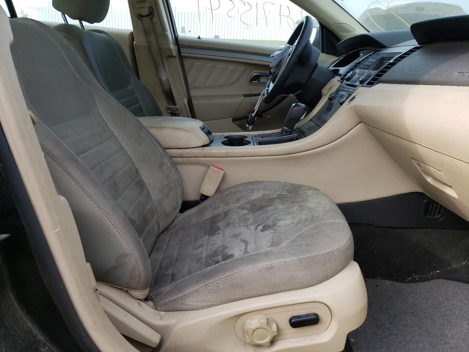 Photo 5 from auction – 2013 FORD TAURUS SE with VIN 1FAHP2D89DG178051