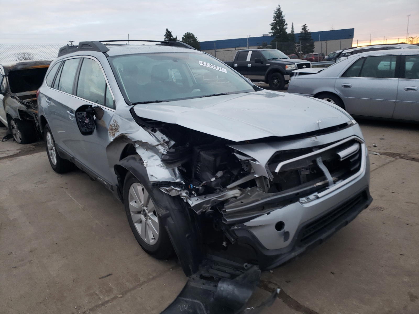 SUBARU OUTBACK 2. 2018 with VIN 4S4BSAAC0J3264137 - Photo from auction