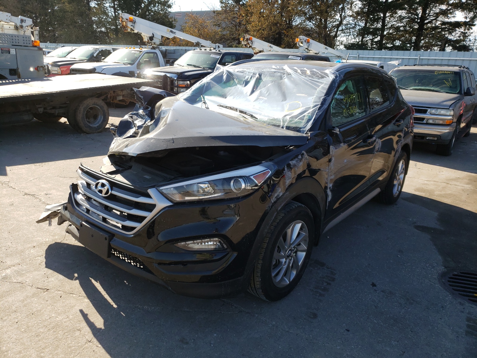 Photo 2 from auction – 2017 HYUNDAI TUCSON LIM with VIN KM8J33A44HU567522