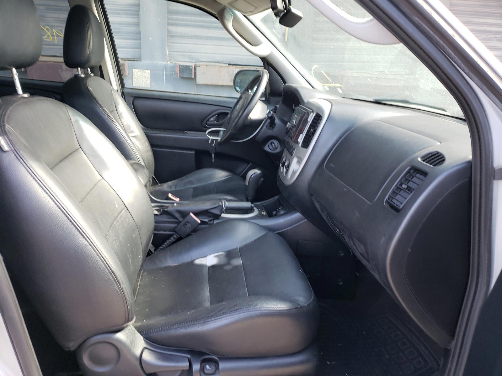 Photo 5 from auction – 2007 FORD ESCAPE LIM with VIN 1FMCU04107KB97542