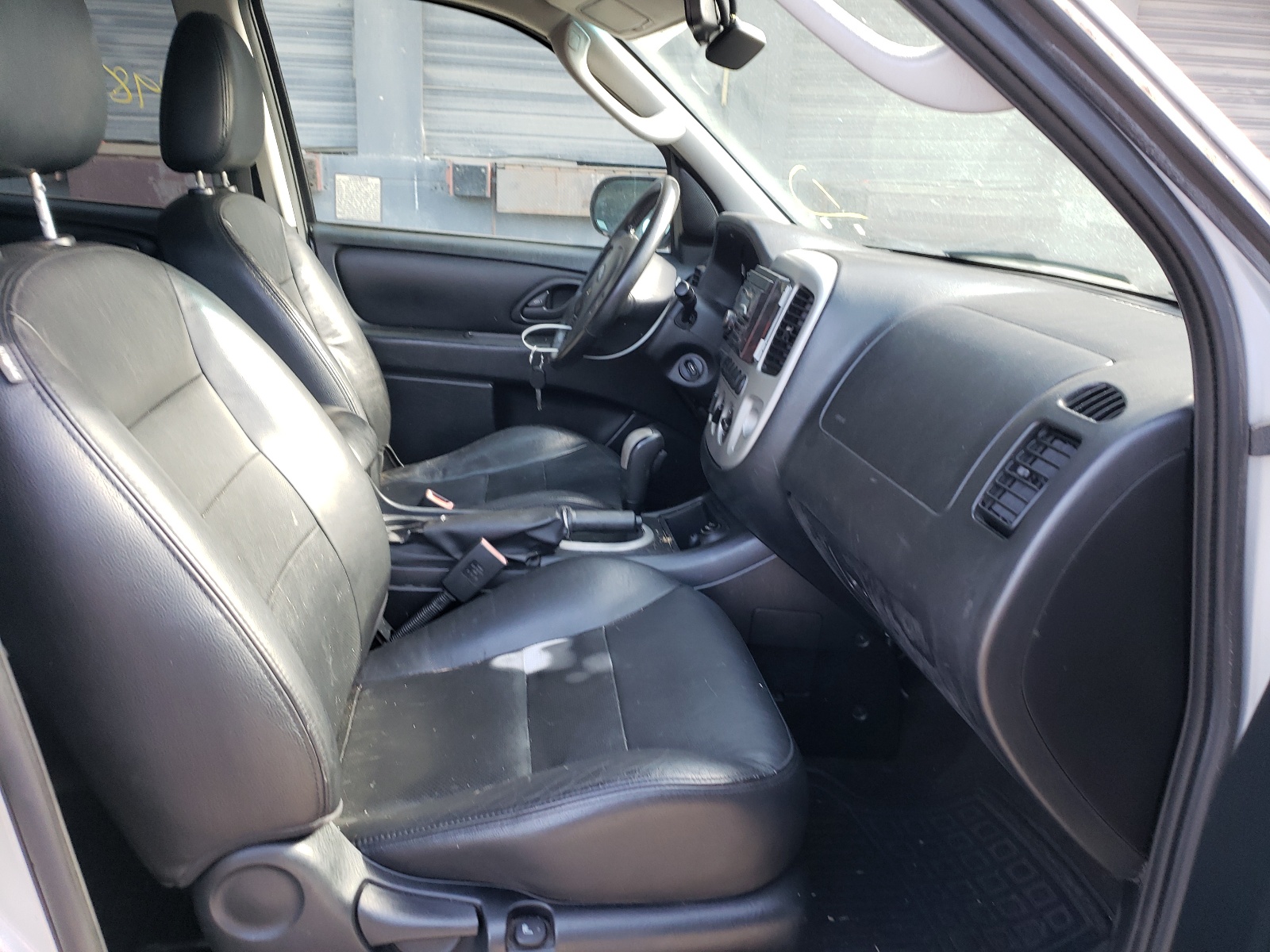 Zdjęcie 5 z aukcji – 2007 FORD ESCAPE LIM z VIN 1FMCU04107KB97542