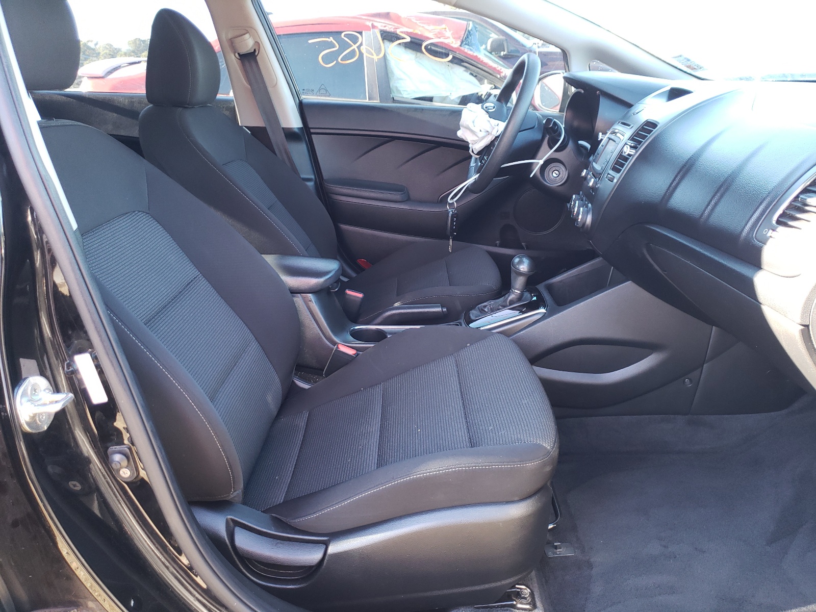Photo 5 from auction – 2018 KIA FORTE LX with VIN 3KPFK4A73JE276348
