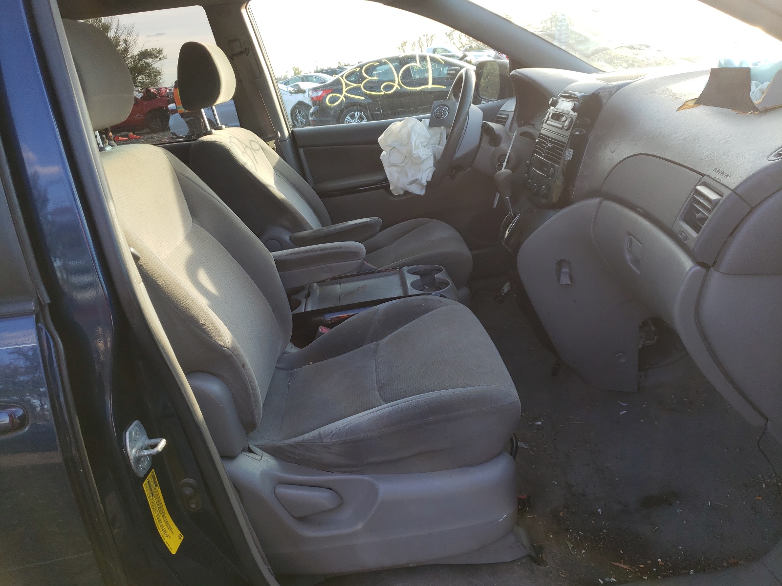 Photo 5 from auction – 2004 TOYOTA SIENNA CE with VIN 5TDZA23CX4S050980