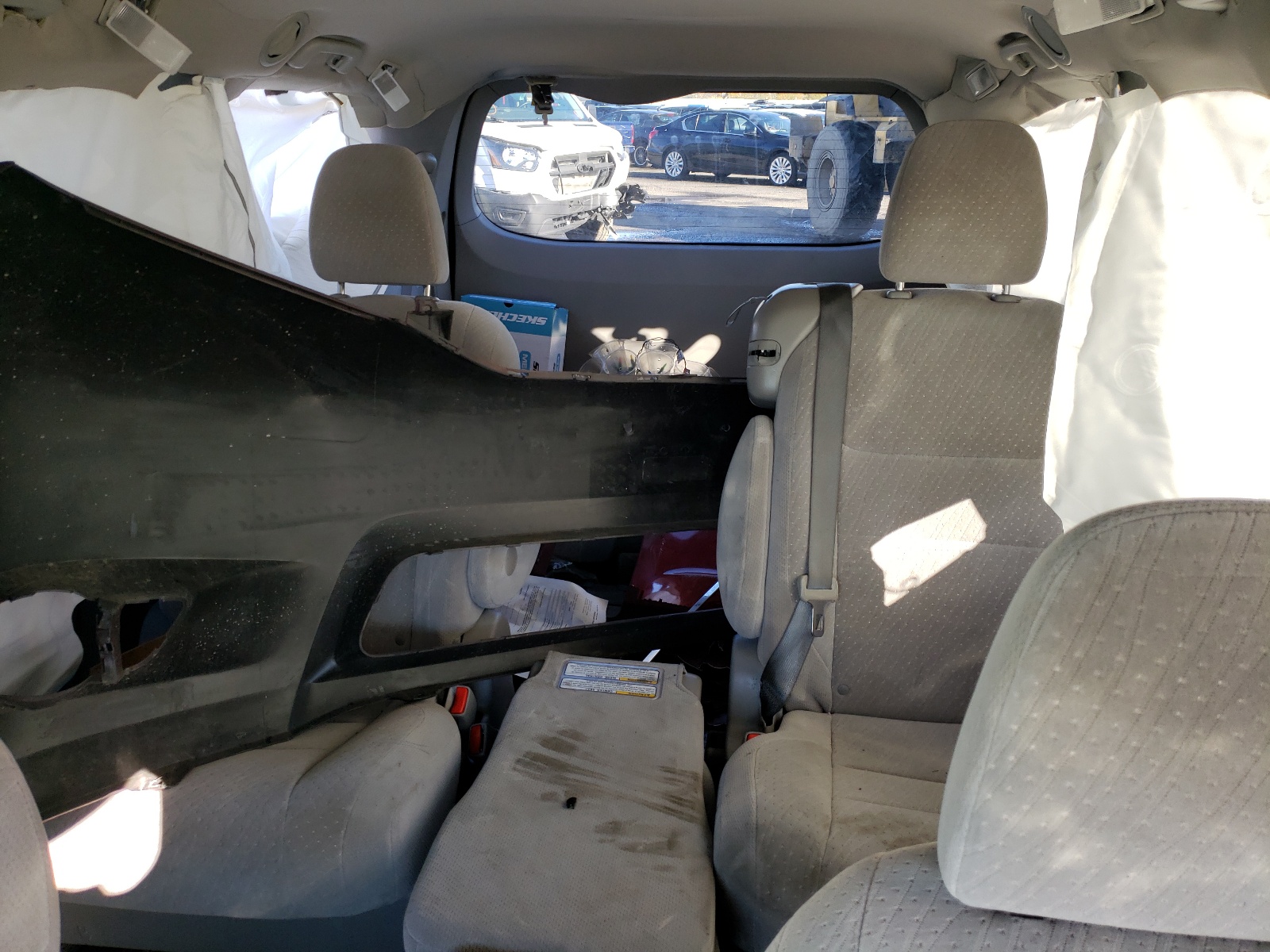 Photo 6 from auction – 2017 TOYOTA SIENNA LE with VIN 5TDKZ3DC6HS809029