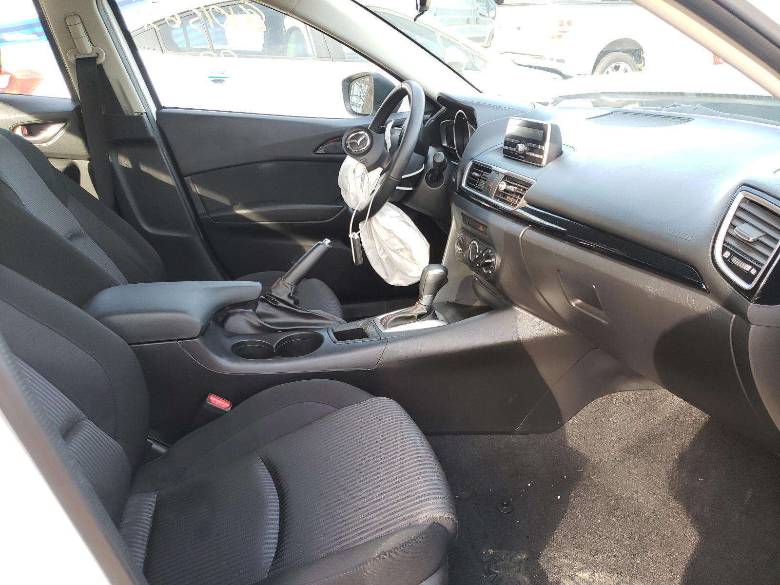 Photo 5 from auction – 2014 MAZDA 3 TOURING with VIN JM1BM1V73E1156771