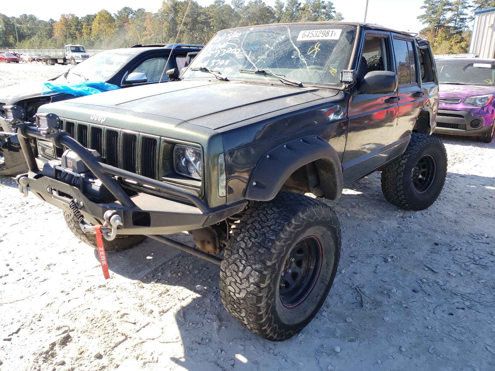 Photo 2 from auction – 1998 JEEP CHER 4X4 with VIN 1J4FJ68S0WL183708