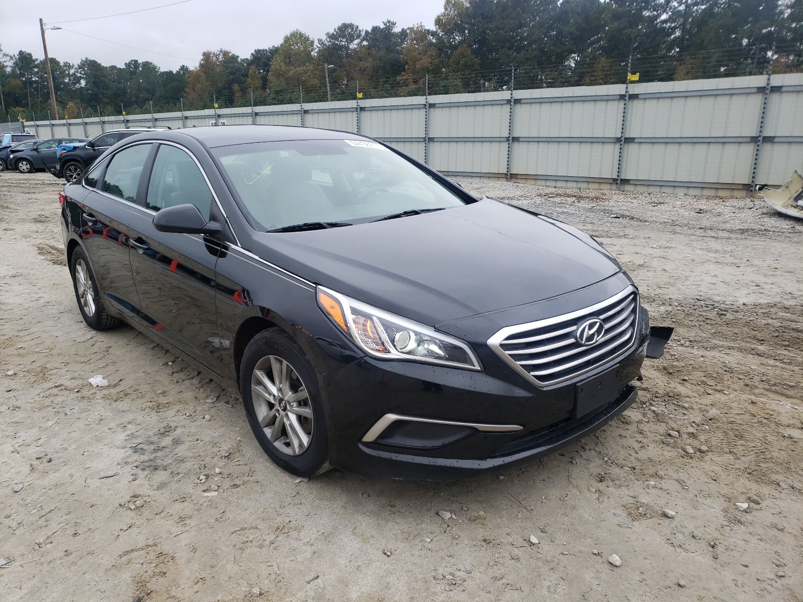 HYUNDAI SONATA SE 2017 with VIN 5NPE24AF1HH514173 - Photo from auction