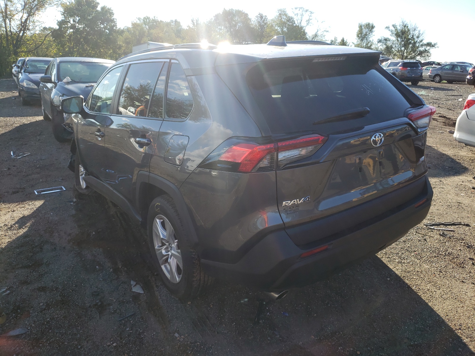 Photo 3 from auction – 2021 TOYOTA RAV4 XLE with VIN 2T3W1RFV4MC107330