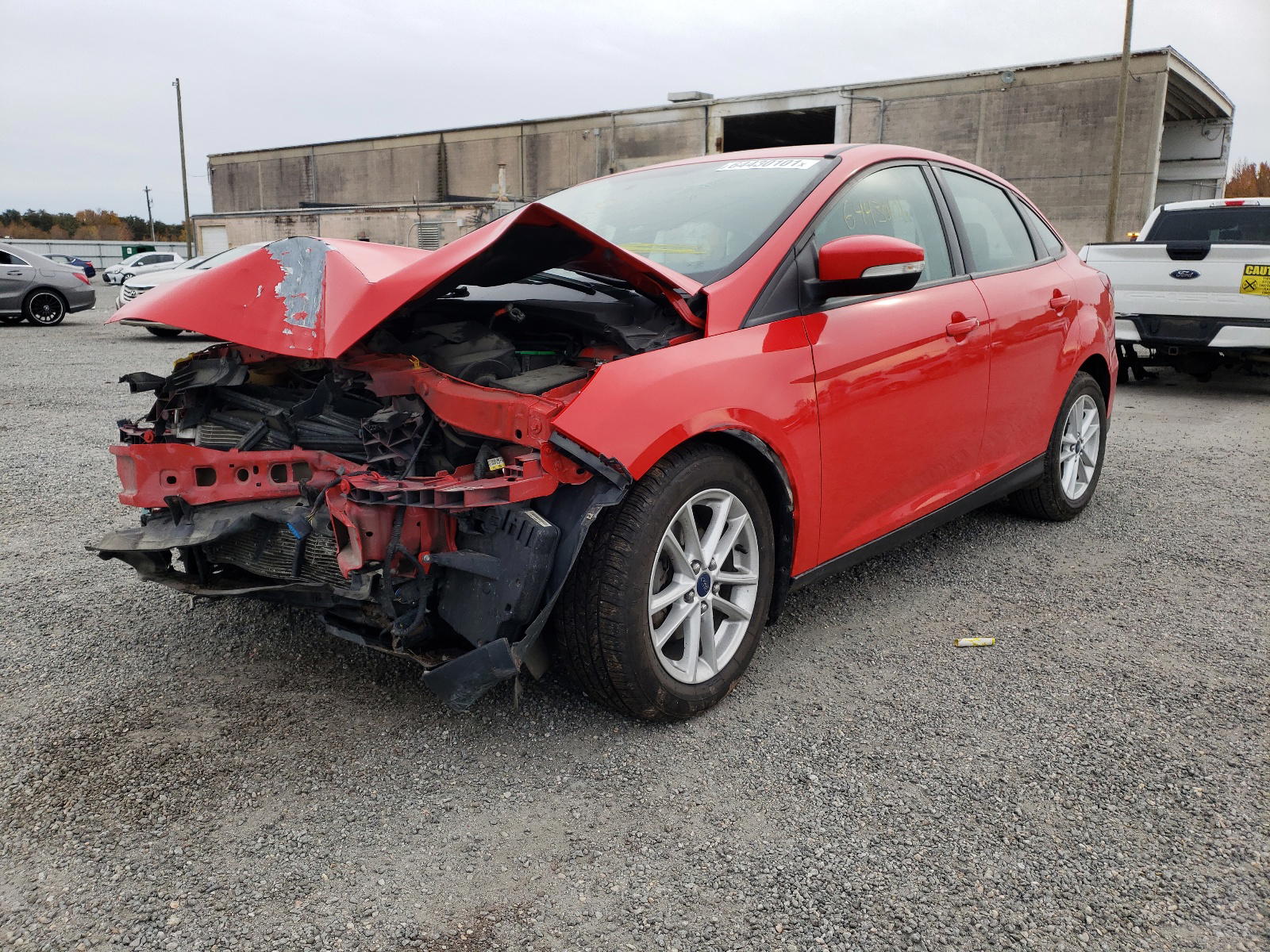 Photo 2 from auction – 2015 FORD FOCUS SE with VIN 1FADP3F23FL329537
