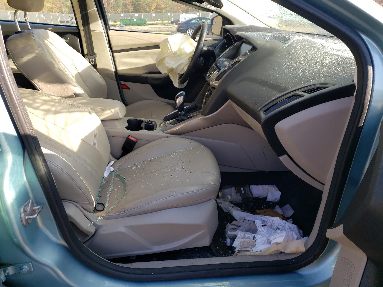 Photo 5 from auction – 2012 FORD FOCUS SEL with VIN 1FAHP3M26CL194103