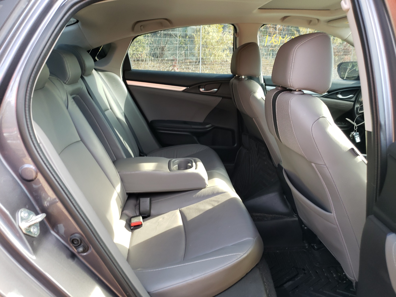 Photo 6 from auction – 2016 HONDA CIVIC EXL with VIN 19XFC1F79GE032068