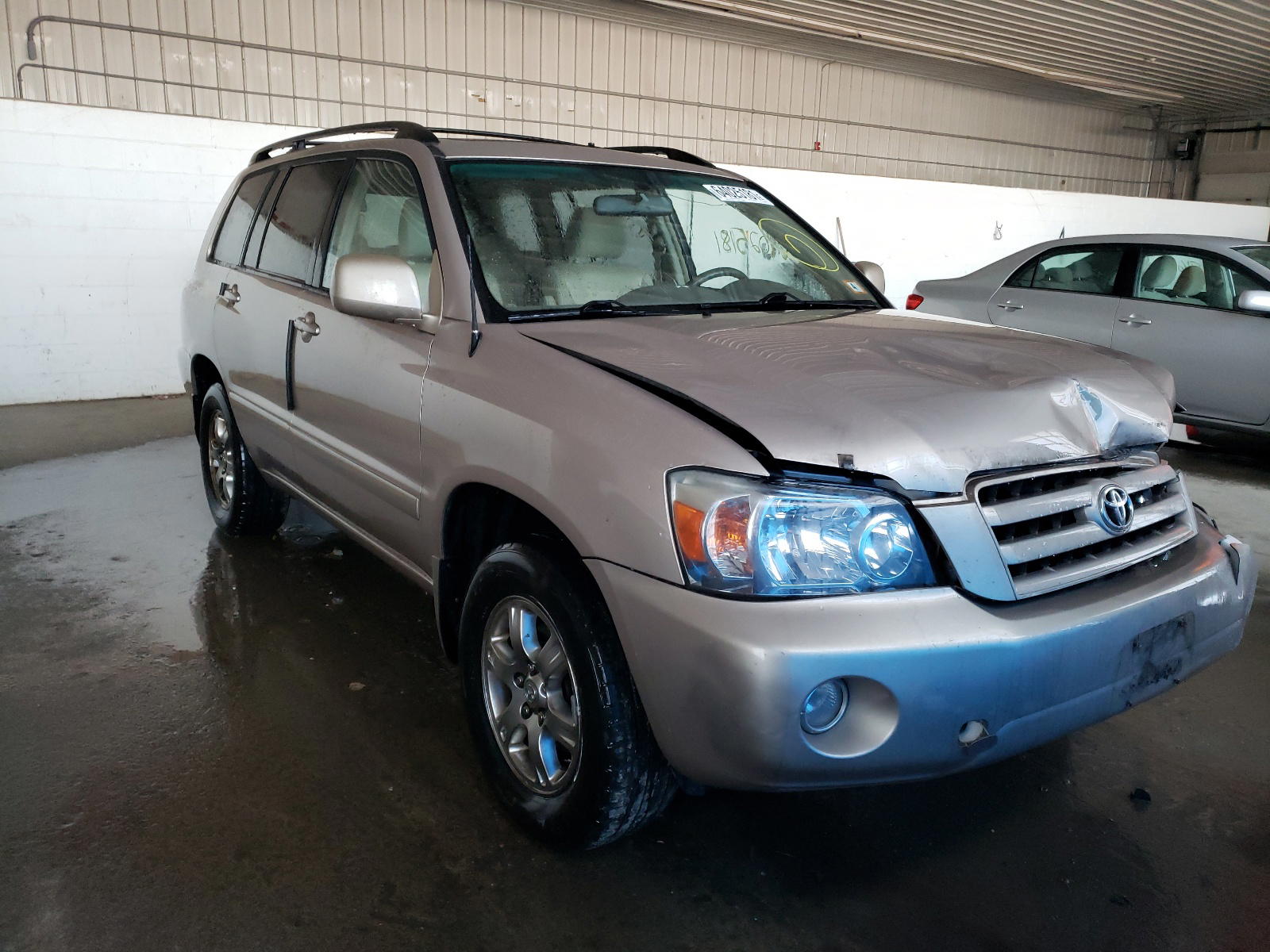 TOYOTA HIGHLANDER 2004 with VIN JTEEP21A140043767 - Photo from auction