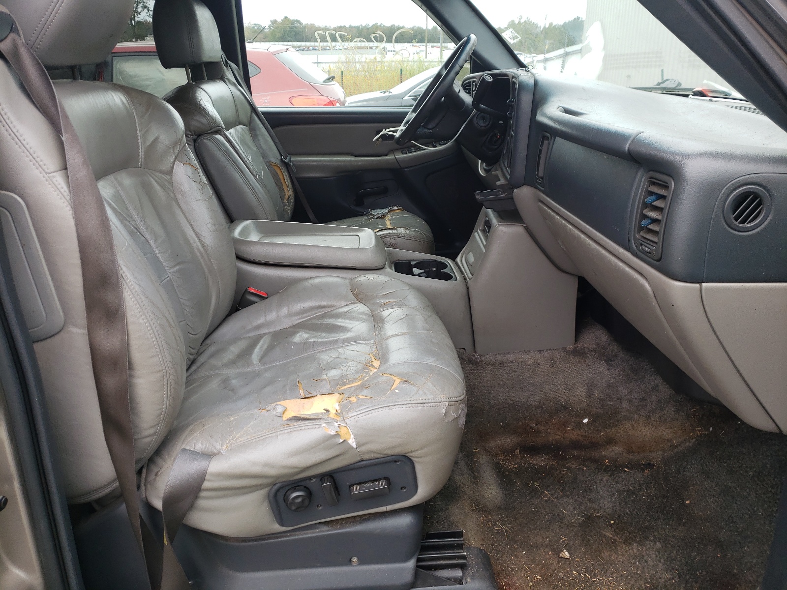 Photo 5 from auction – 2001 CHEVROLET SUBURBAN K with VIN 1GNFK16T11J238003