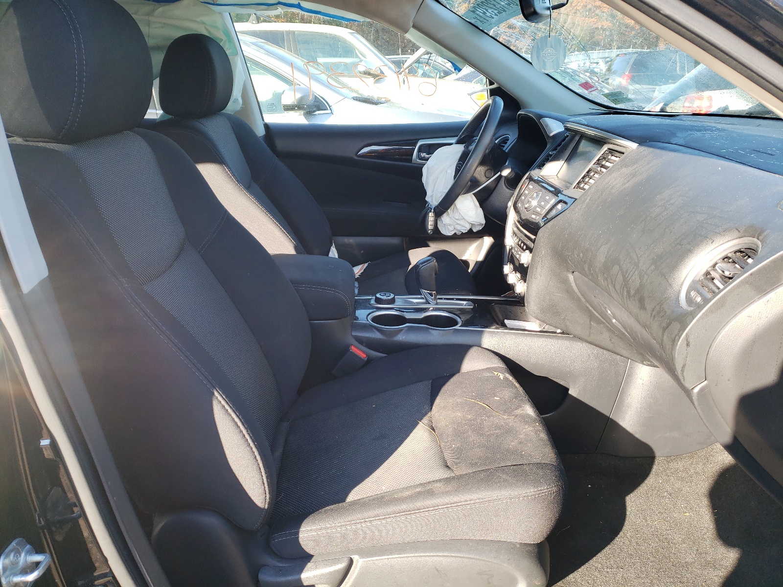 Photo 5 from auction – 2017 NISSAN PATHFINDER with VIN 5N1DR2MM4HC908019