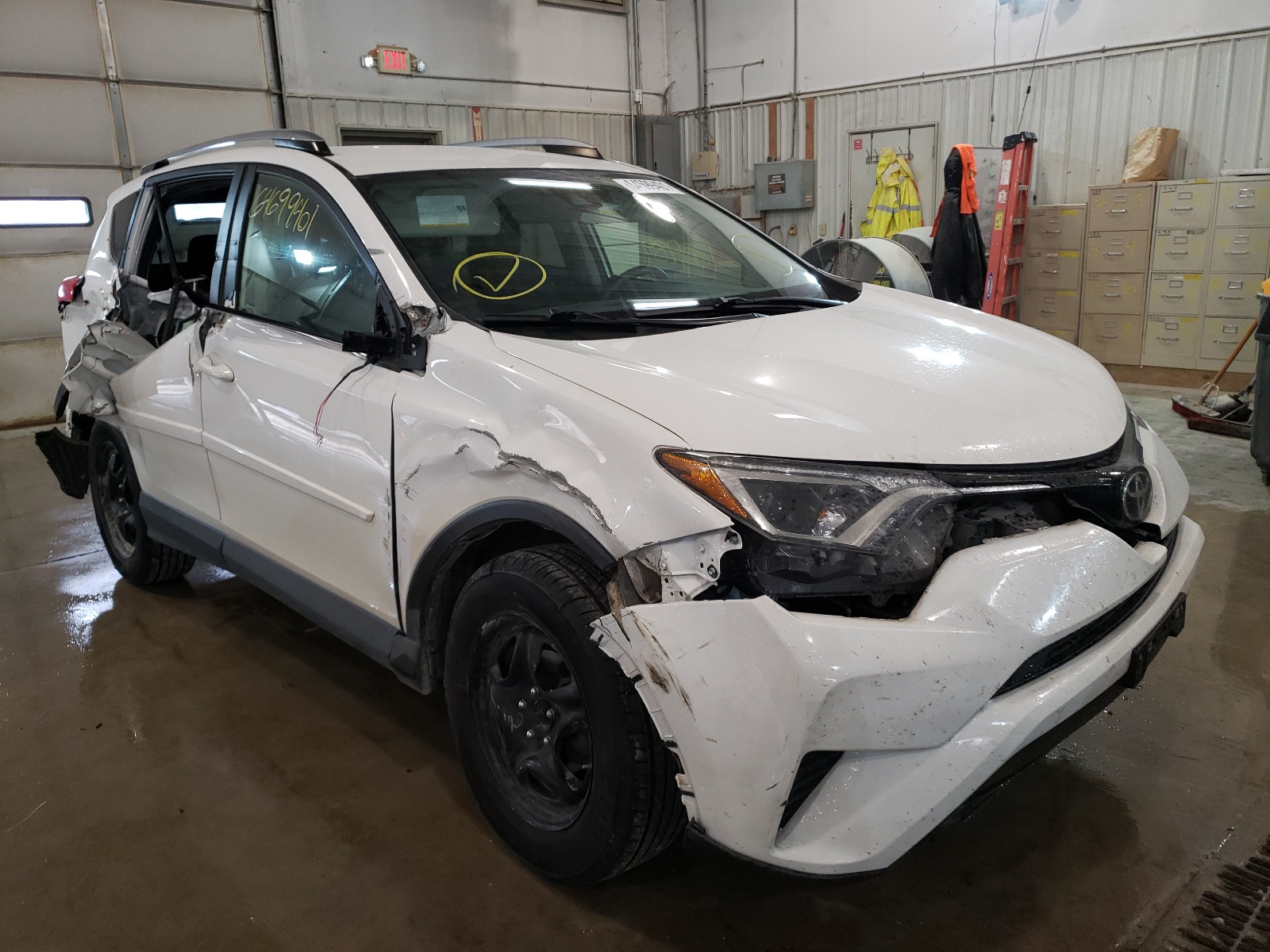 Photo 1 from auction – 2018 TOYOTA RAV4 LE with VIN JTMBFREV3JJ740539