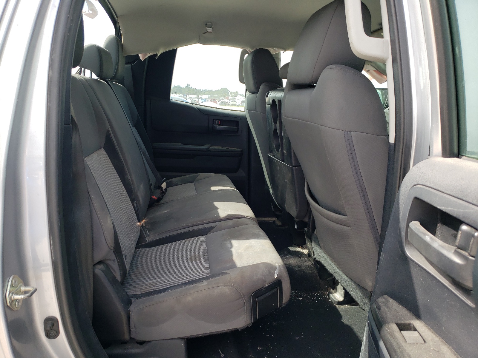 Photo 6 from auction – 2015 TOYOTA TUNDRA DOU with VIN 5TFRM5F11FX082829