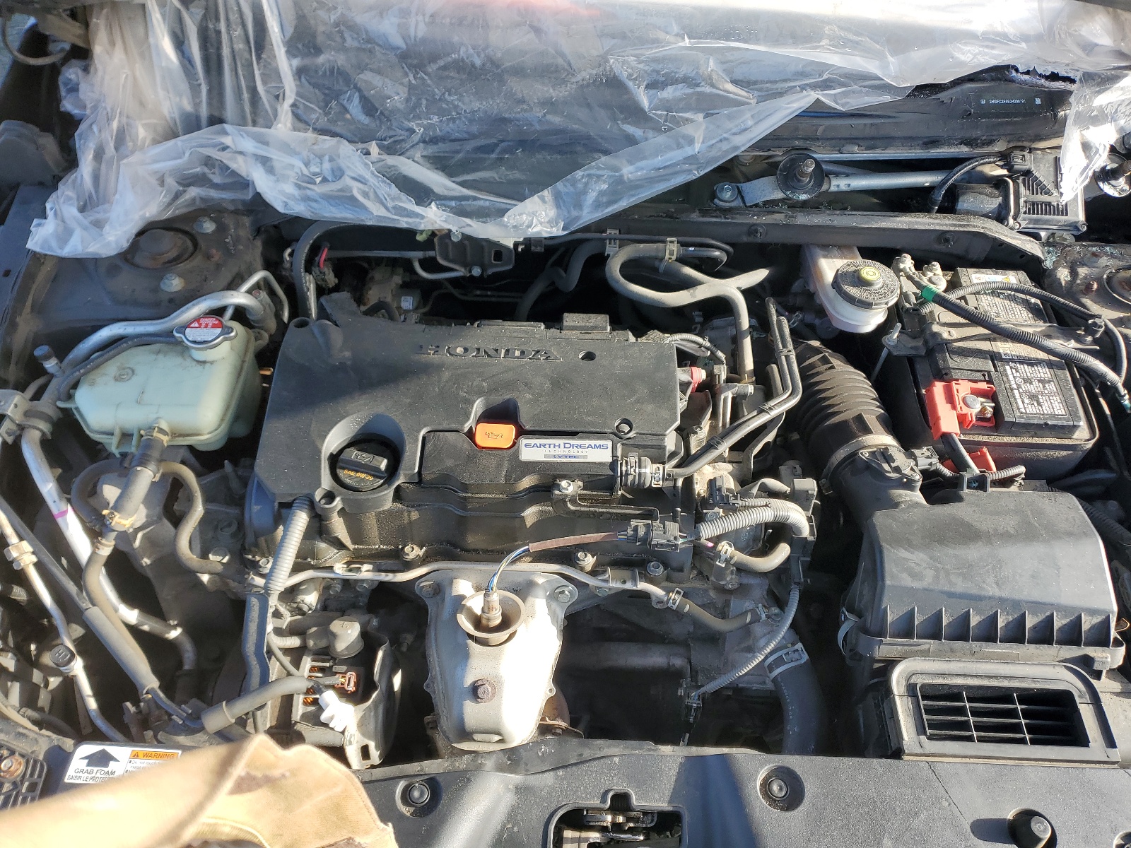 Photo 7 from auction – 2018 HONDA CIVIC LX with VIN 2HGFC2F59JH008791