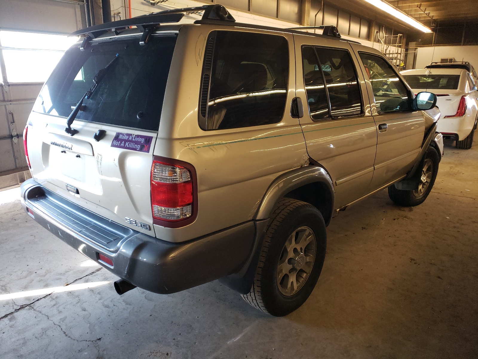 Photo 4 from auction – 2001 NISSAN PATHFINDER with VIN JN8DR09Y11W576196