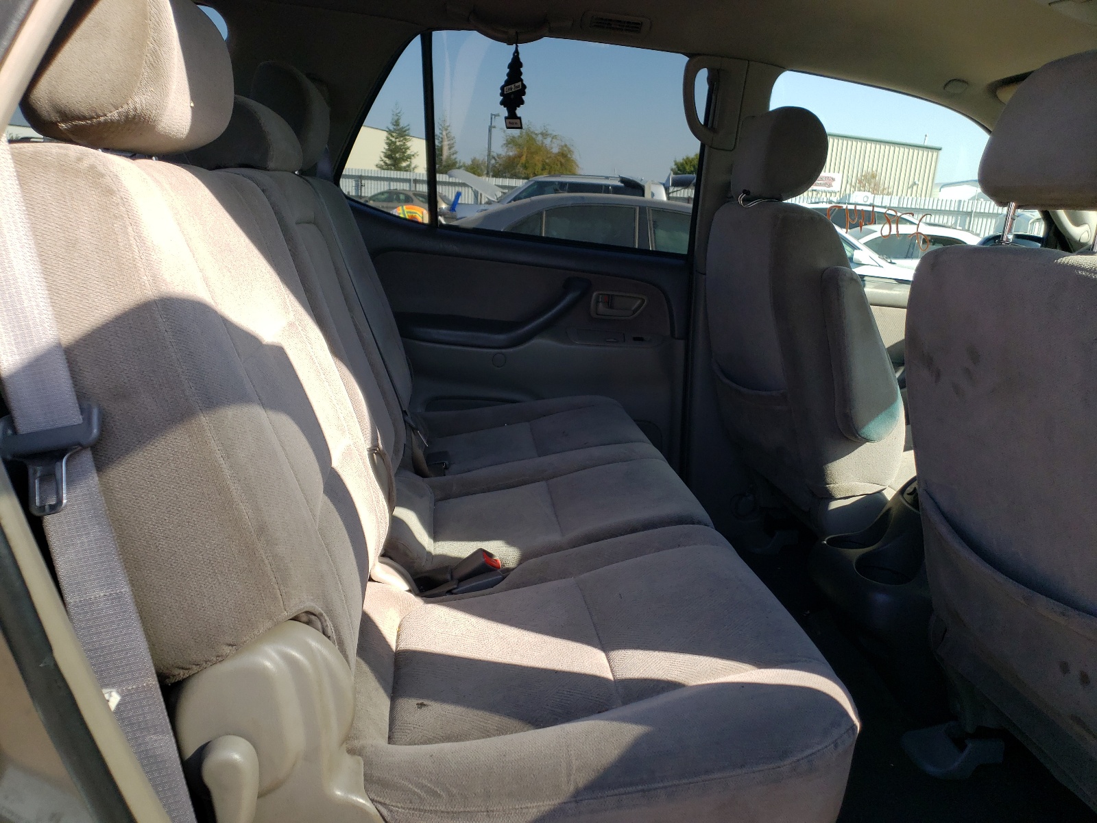 Photo 6 from auction – 2003 TOYOTA SEQUOIA LI with VIN 5TDZT34A03S138741