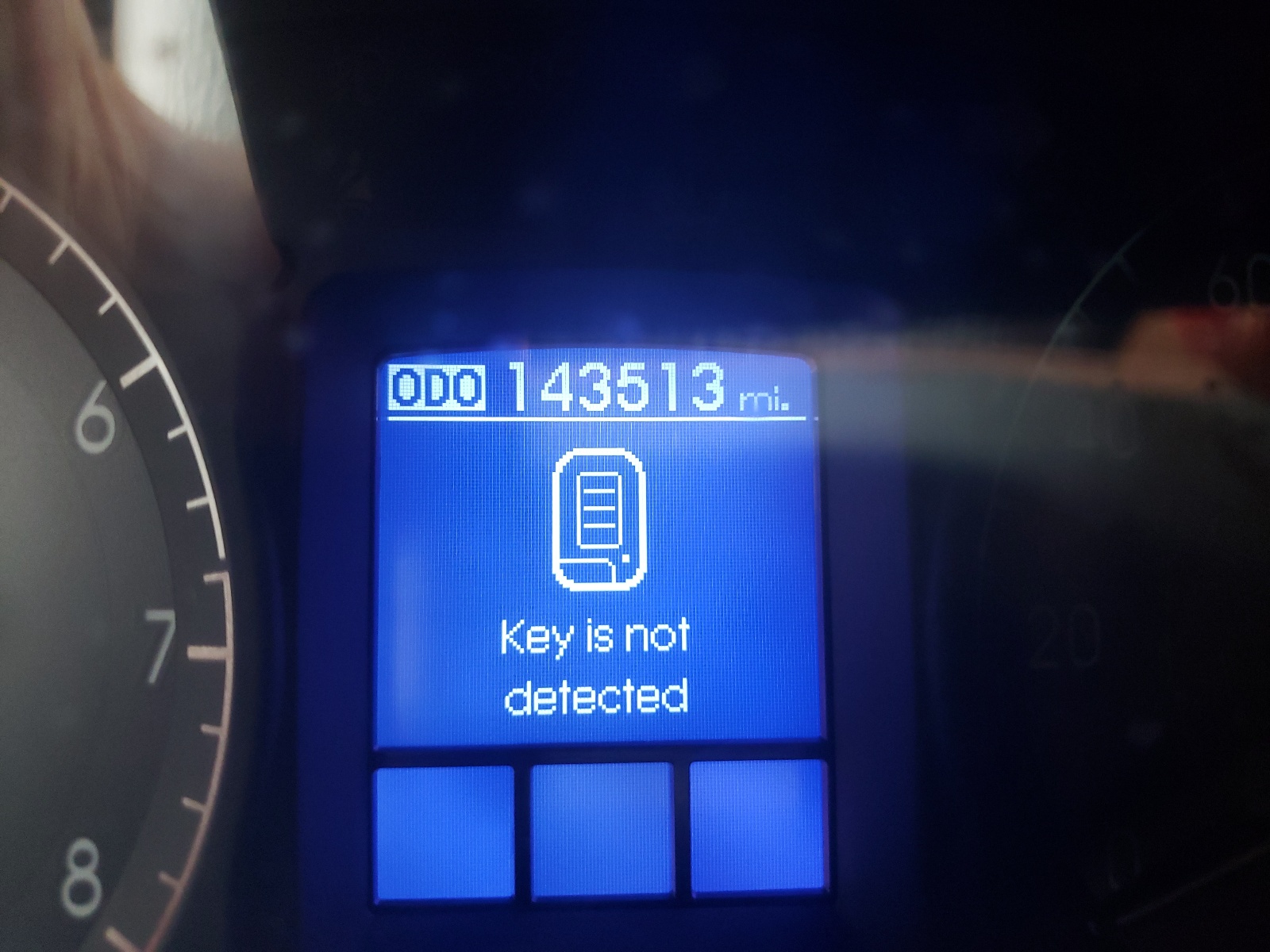 Photo 8 from auction – 2013 HYUNDAI GENESIS with VIN KMHGC4DD7DU246368