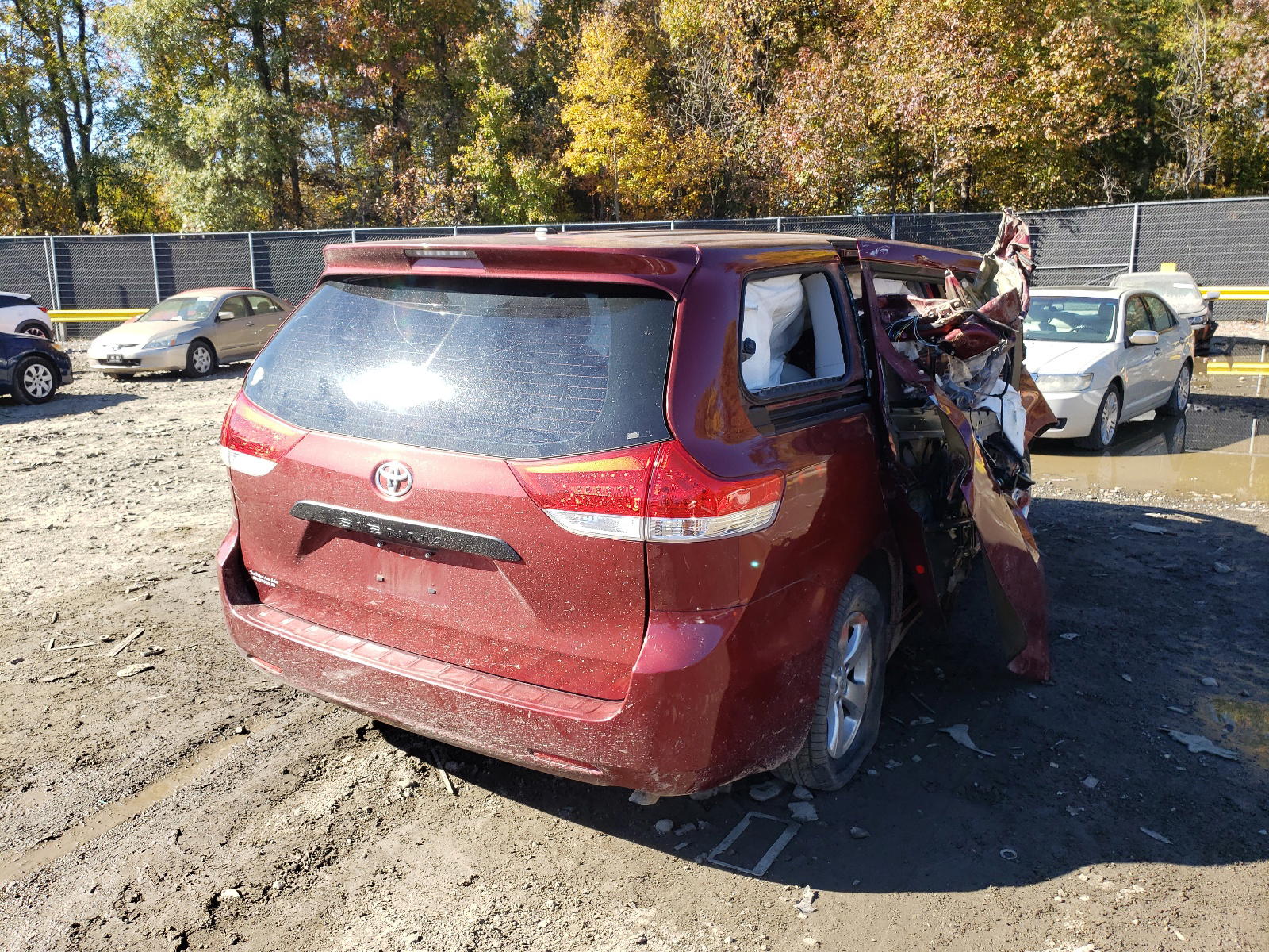 Photo 4 from auction – 2012 TOYOTA SIENNA with VIN 5TDZK3DC6CS276479