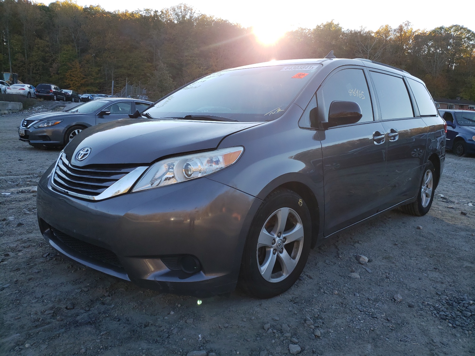 Photo 2 from auction – 2015 TOYOTA SIENNA LE with VIN 5TDKK3DC3FS559931