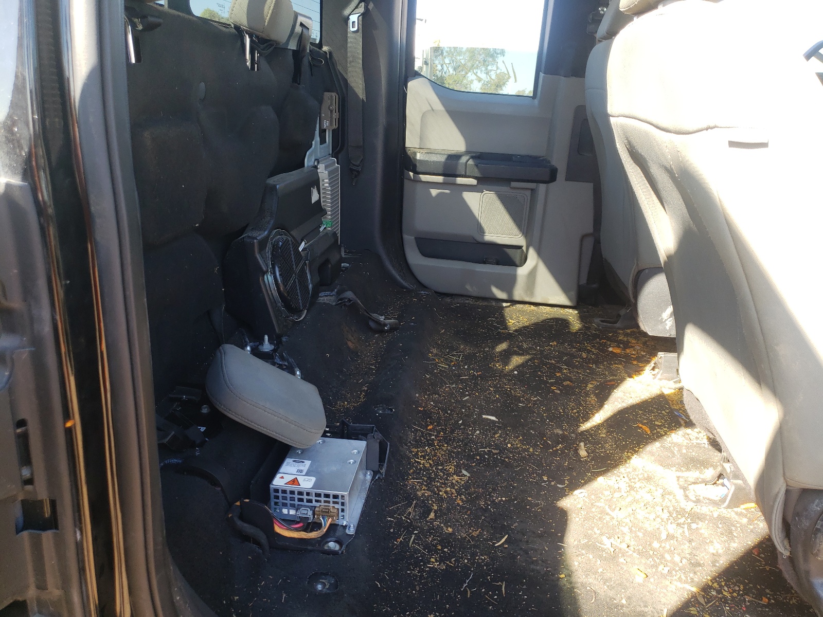 Photo 6 from auction – 2017 FORD F350 SUPER with VIN 1FT8X3B64HEC39843