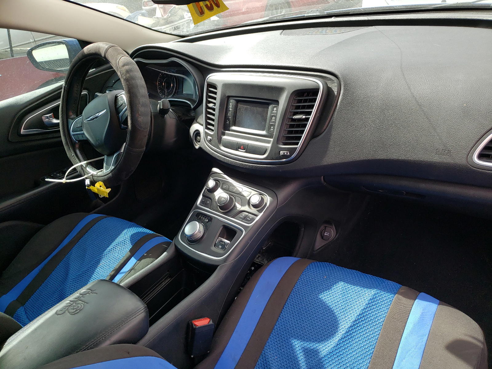 Photo 9 from auction – 2015 CHRYSLER 200 LIMITE with VIN 1C3CCCAB0FN573860