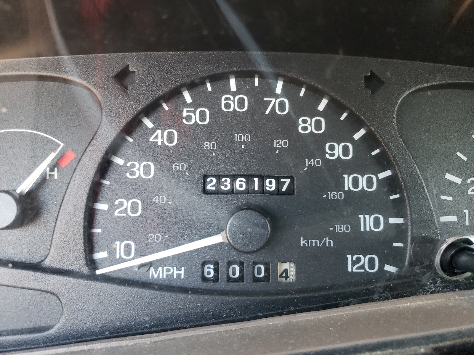 Photo 8 from auction – 1998 FORD ESCORT ZX2 with VIN 3FAKP1130WR183353