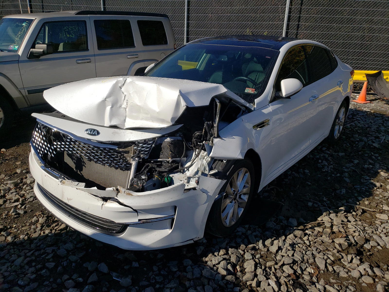 Photo 2 from auction – 2016 KIA OPTIMA EX with VIN 5XXGU4L37GG091972