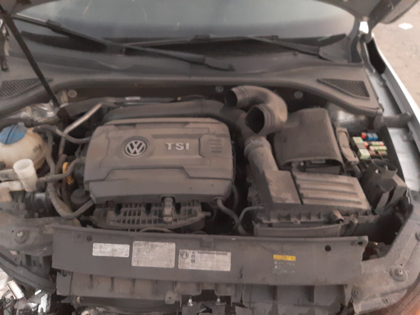 Photo 7 from auction – 2015 VOLKSWAGEN PASSAT S with VIN 1VWAT7A31FC043084