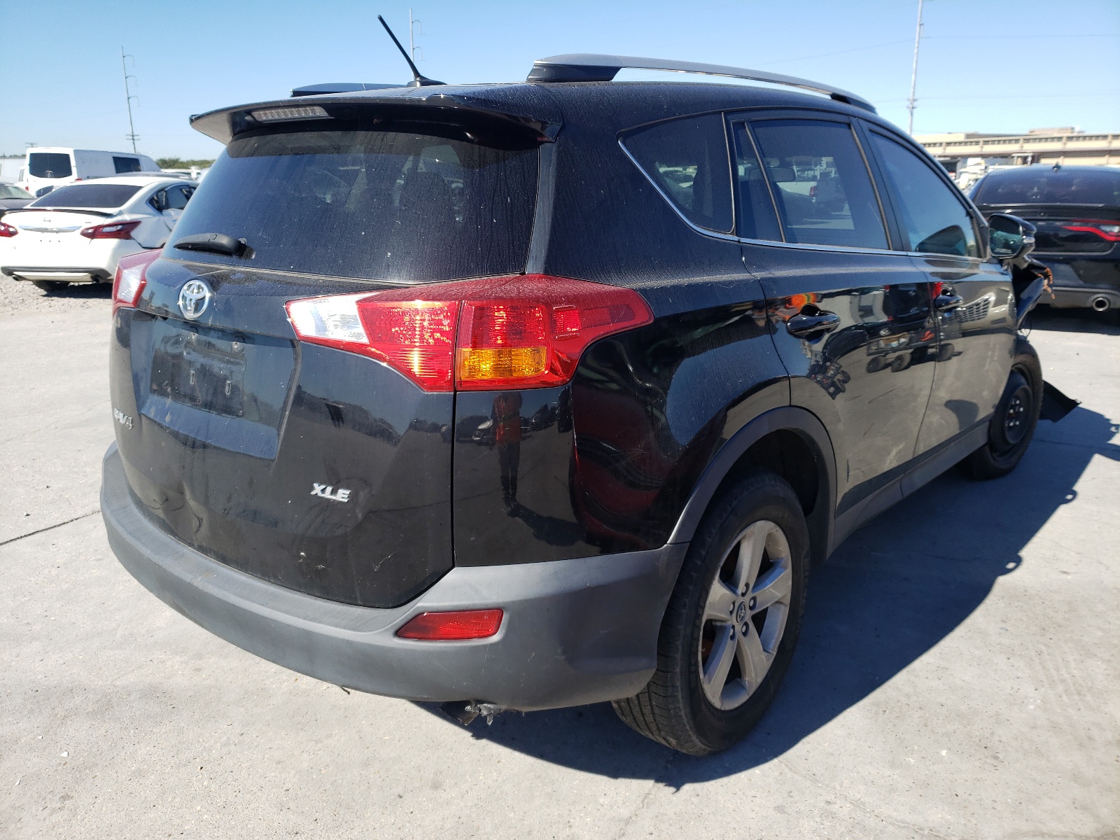 Photo 4 from auction – 2015 TOYOTA RAV4 XLE with VIN 2T3WFREV5FW206677