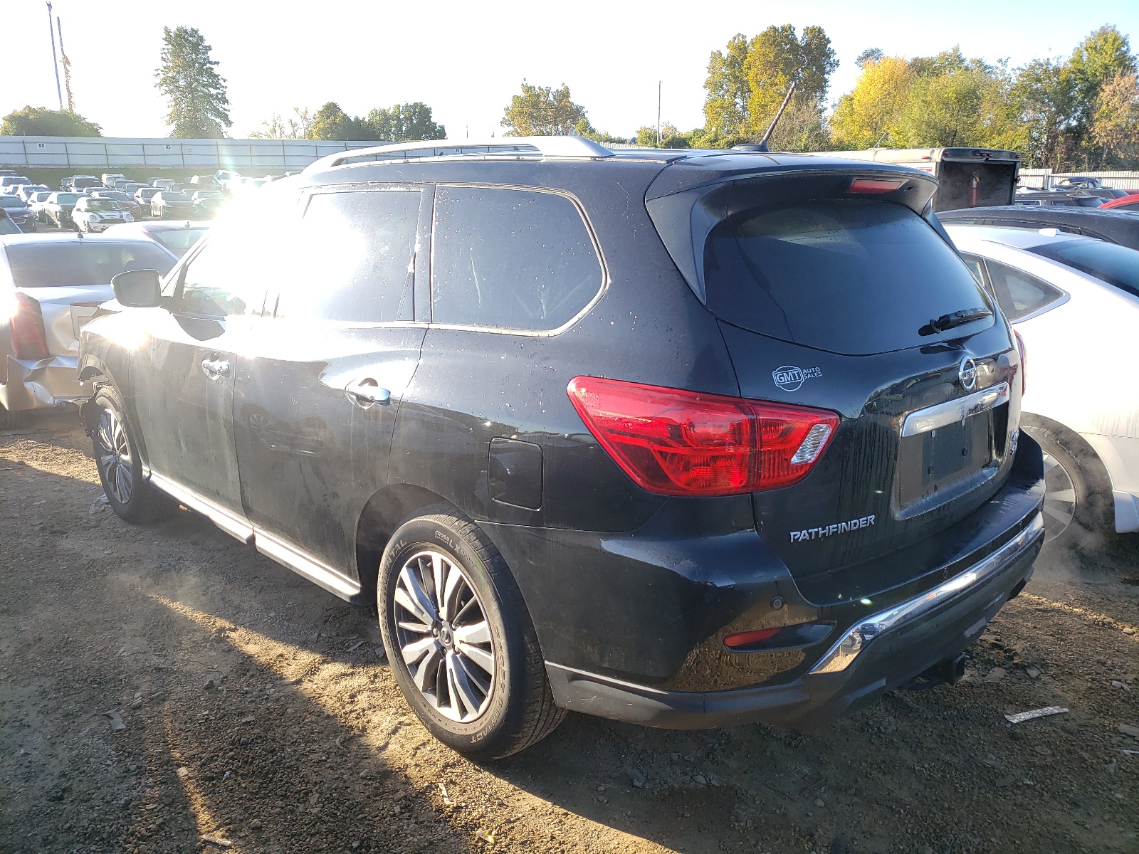 Photo 3 from auction – 2018 NISSAN PATHFINDER with VIN 5N1DR2MM9JC639991
