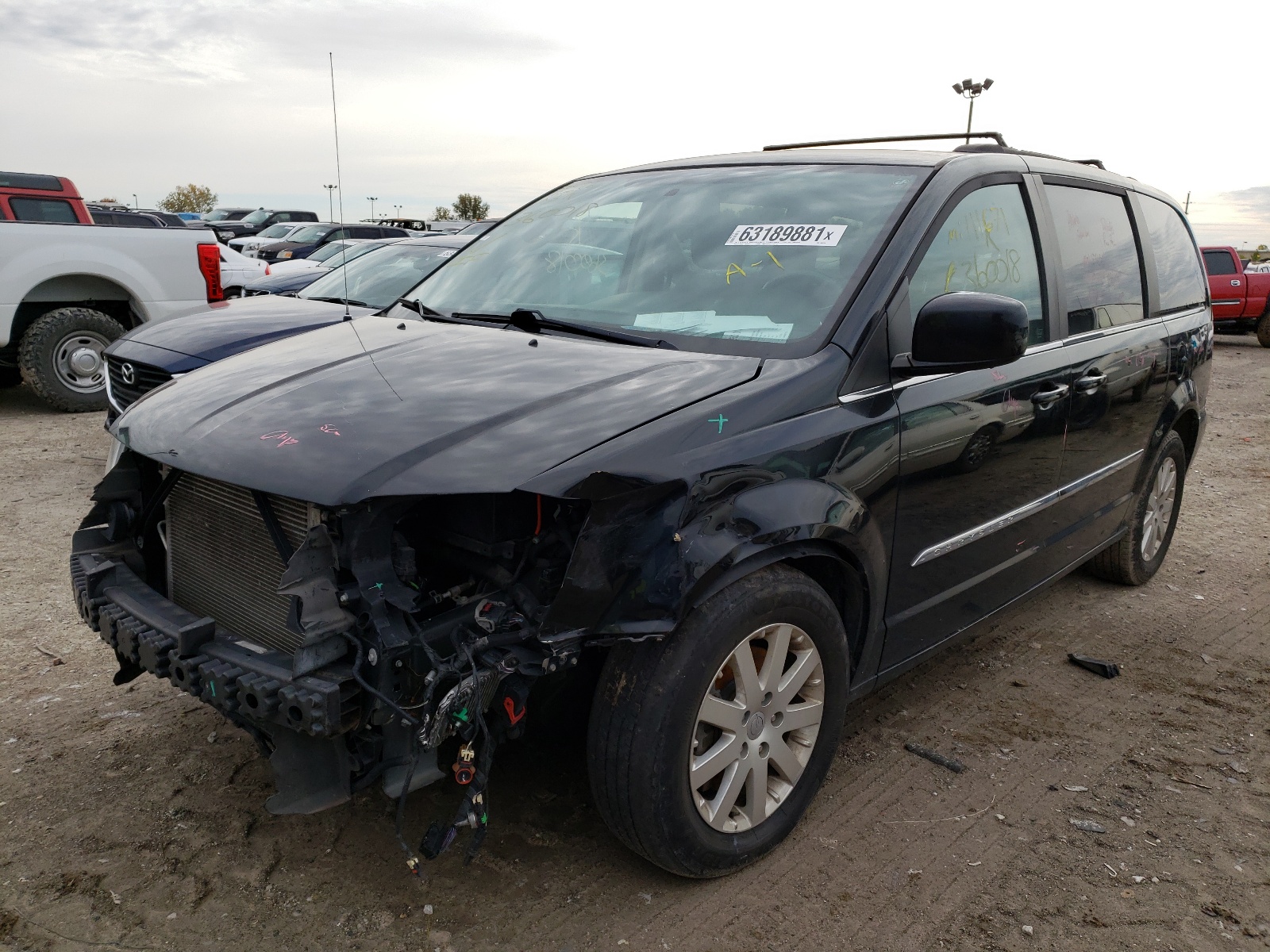 Photo 2 from auction – 2014 CHRYSLER TOWN & COU with VIN 2C4RC1BG3ER360018
