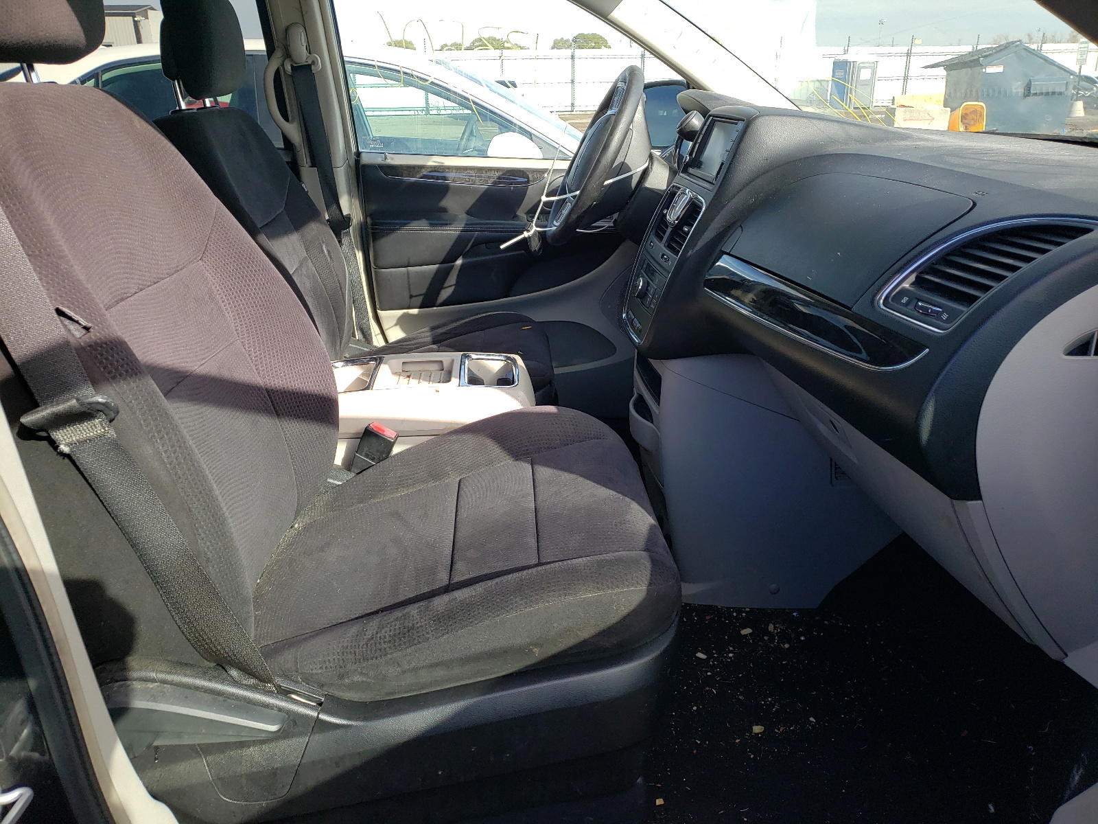 Photo 5 from auction – 2011 CHRYSLER TOWN & COU with VIN 2A4RR5DG0BR651231