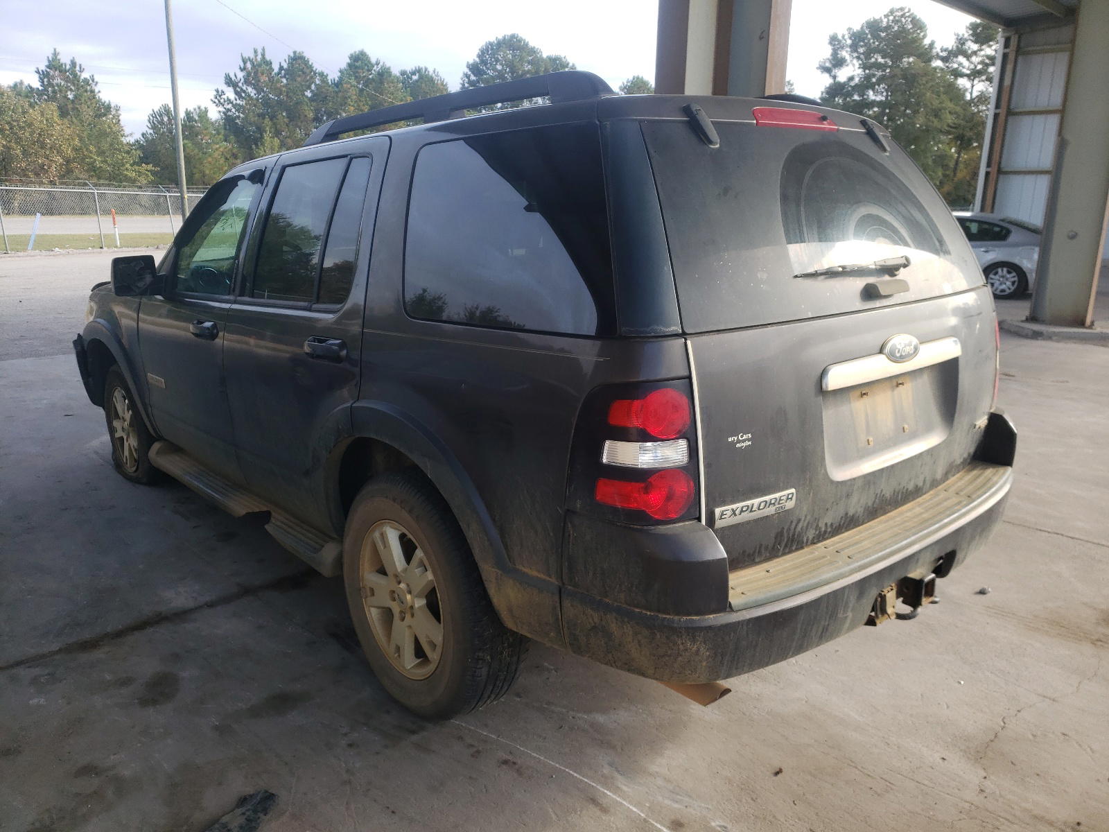 Photo 3 from auction – 2007 FORD EXPLORER X with VIN 1FMEU63EX7UB00528