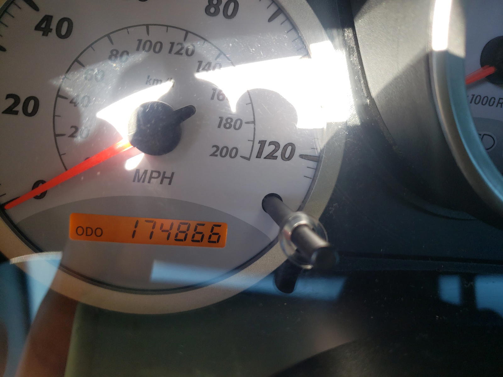 Photo 8 from auction – 2005 TOYOTA RAV4 with VIN JTEGD20V650081969