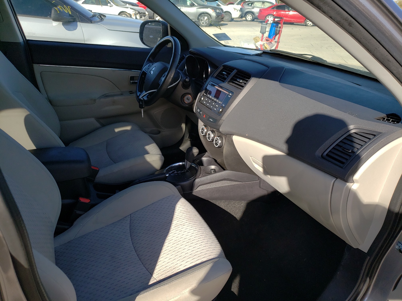 Photo 5 from auction – 2017 MITSUBISHI OUTLANDER with VIN JA4AP3AU6HZ026218
