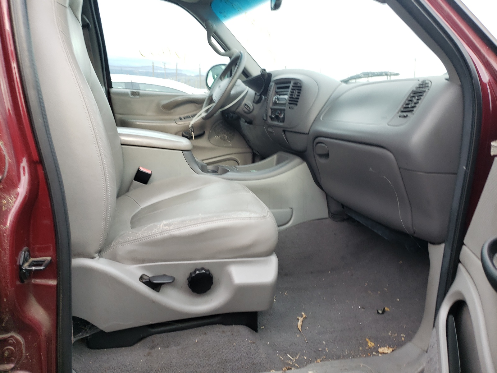 Foto 5 de la subasta – 2001 FORD EXPEDITION con VIN 1FMRU16W11LB80856