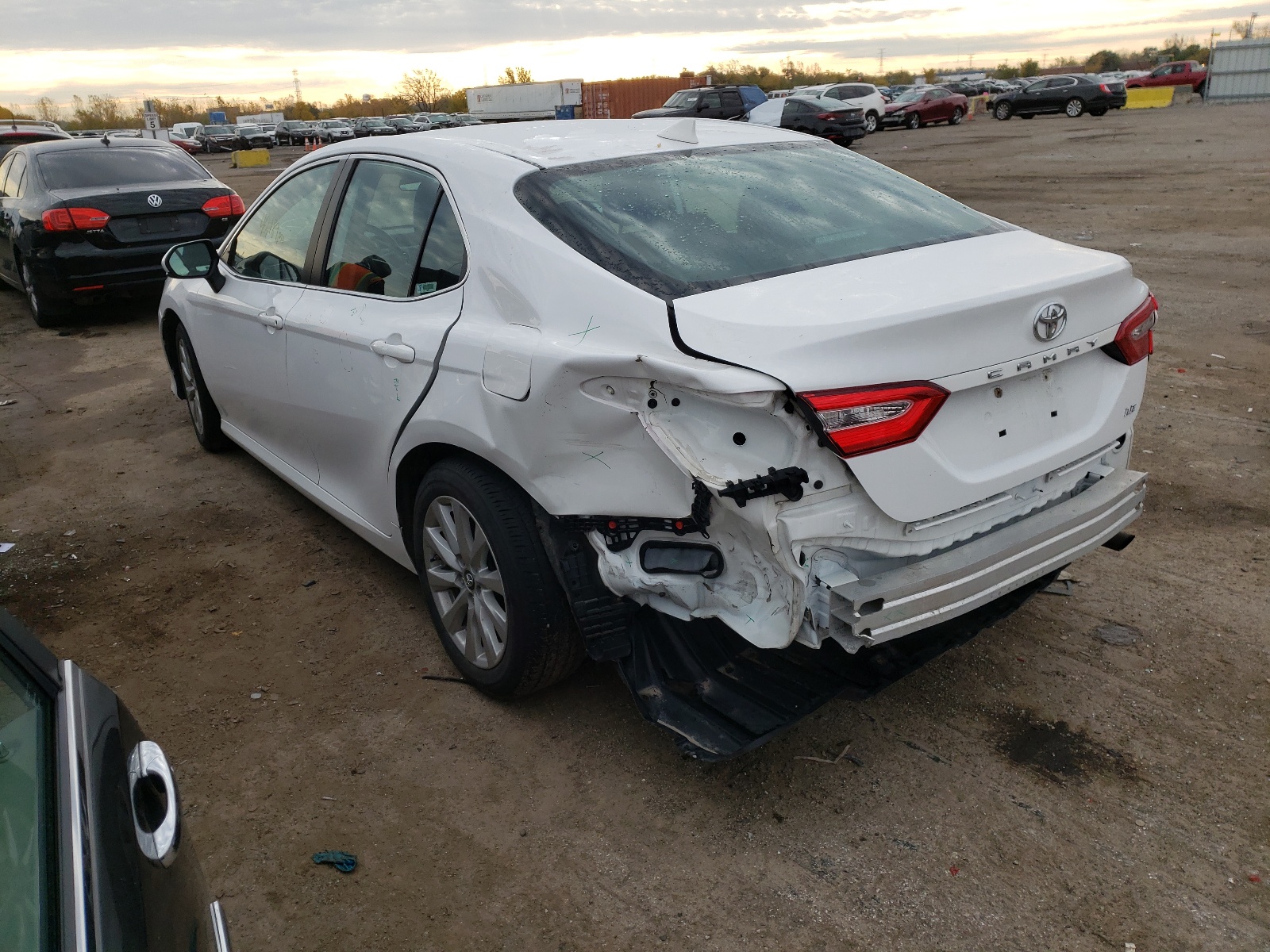Photo 3 from auction – 2019 TOYOTA CAMRY L with VIN 4T1B11HK2KU257587
