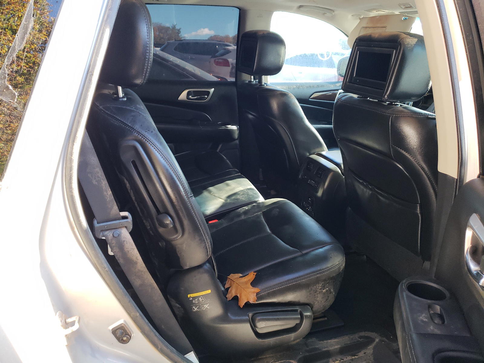 Photo 6 from auction – 2014 NISSAN PATHFINDER with VIN 5N1AR2MMXEC665041