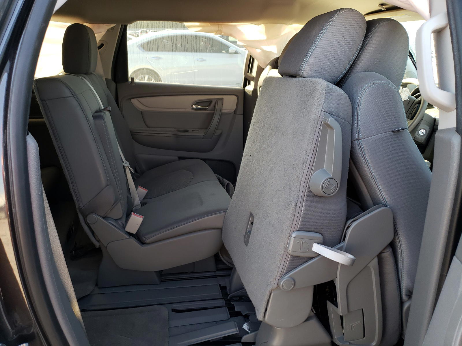 Photo 6 from auction – 2014 CHEVROLET TRAVERSE L with VIN 1GNKRFKD7EJ347335