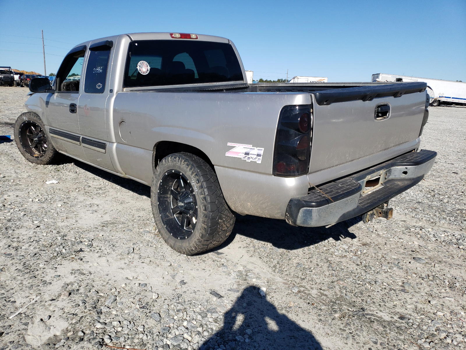 Photo 3 from auction – 2004 CHEVROLET SILVERADO with VIN 2GCEK19T641180405
