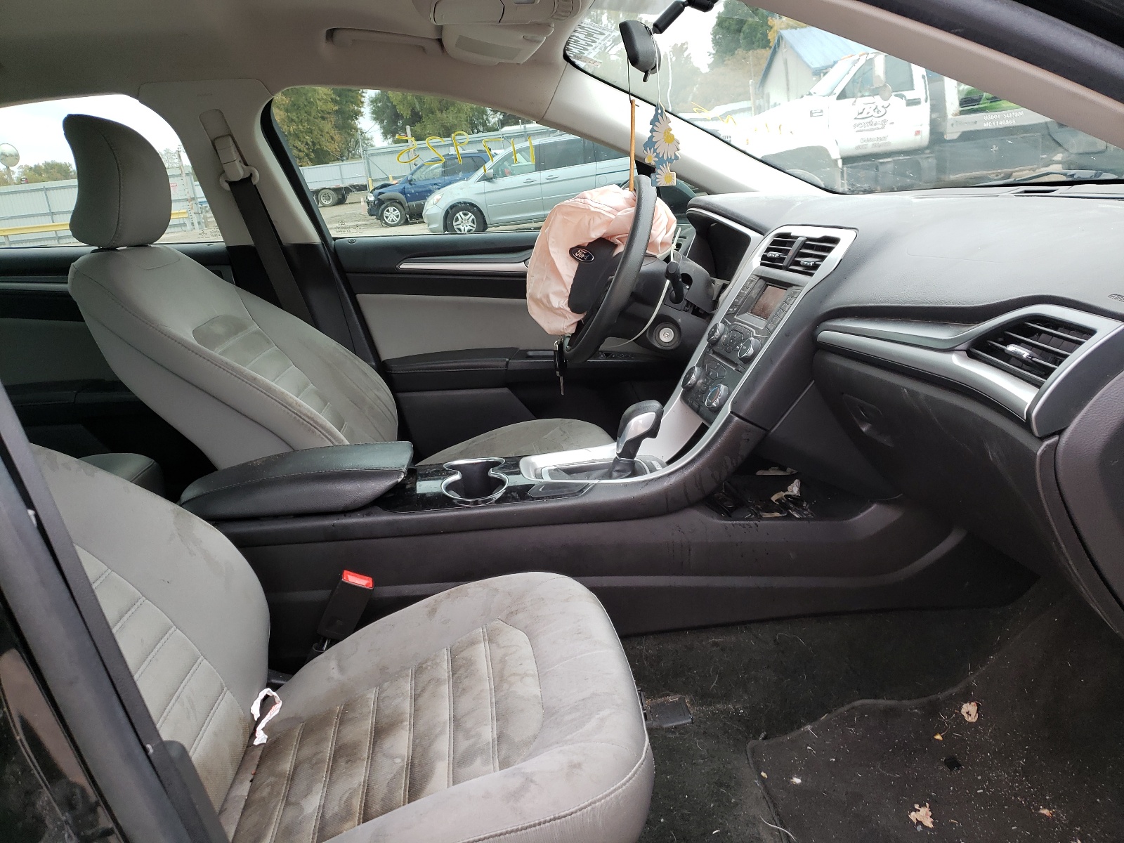 Photo 5 from auction – 2015 FORD FUSION S with VIN 3FA6P0G7XFR293624