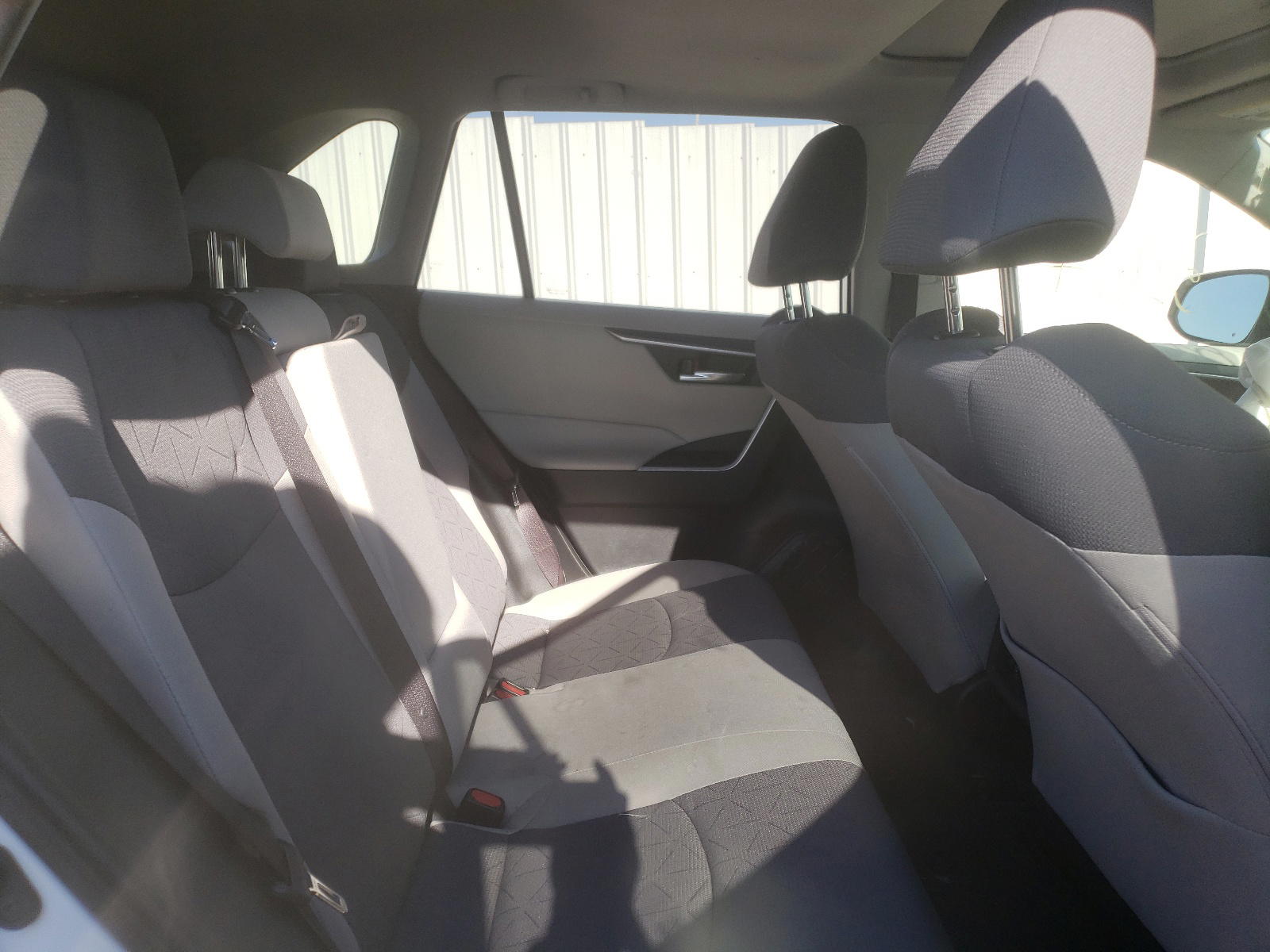 Photo 6 from auction – 2019 TOYOTA RAV4 XLE with VIN JTMP1RFV0KD016164