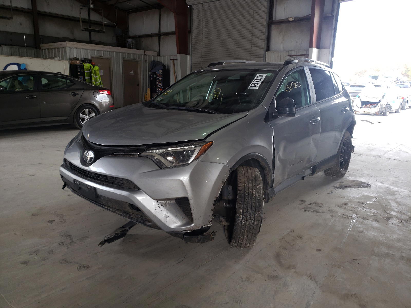 Photo 2 from auction – 2017 TOYOTA RAV4 LE with VIN 2T3BFREV0HW573486