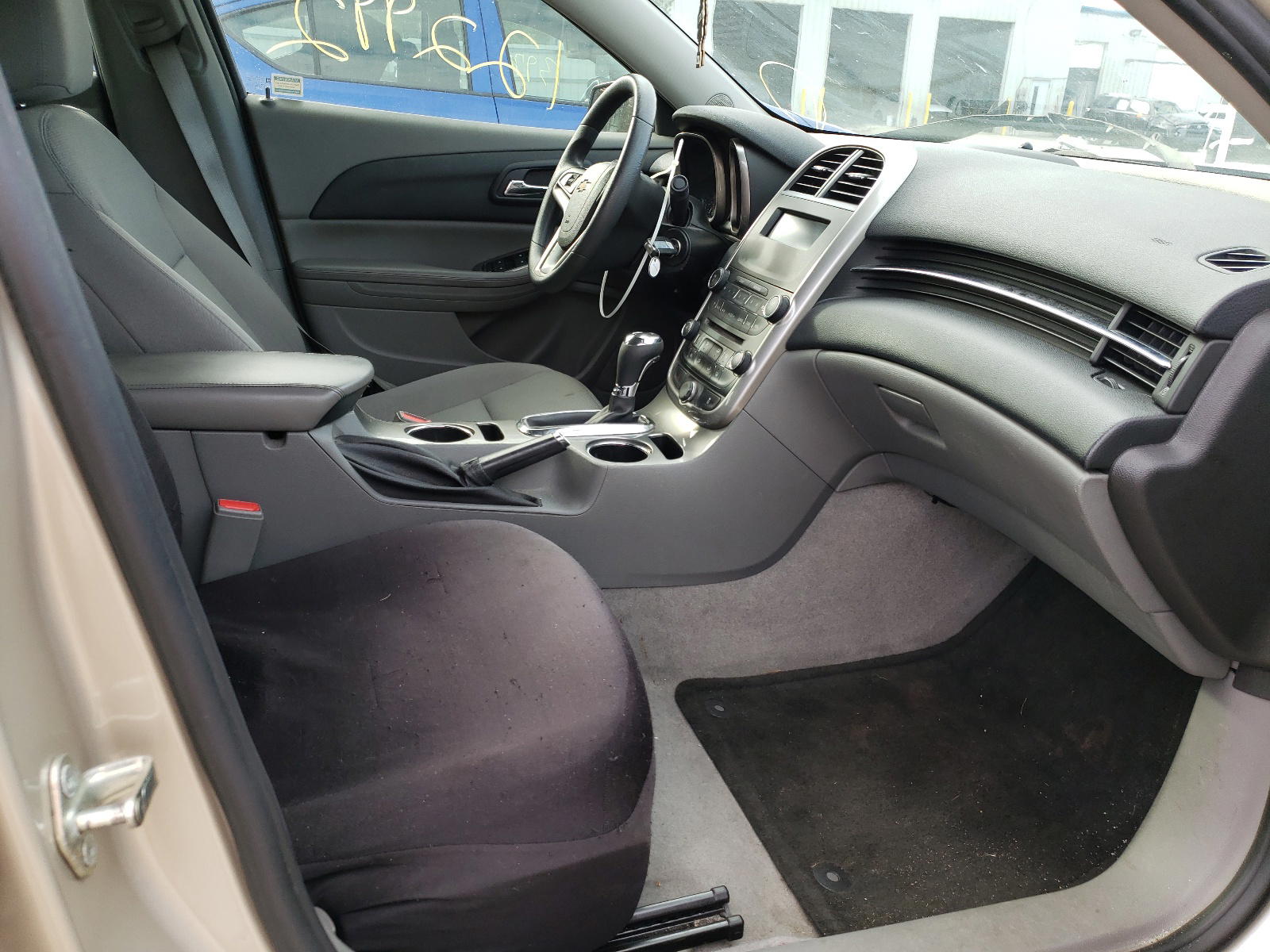 Photo 5 from auction – 2014 CHEVROLET MALIBU LS with VIN 1G11B5SL0EF117495