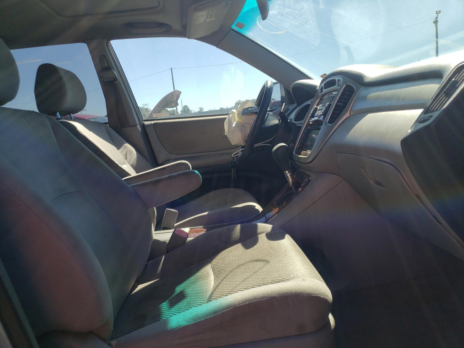 Photo 5 from auction – 2004 TOYOTA HIGHLANDER with VIN JTEDP21A640016351