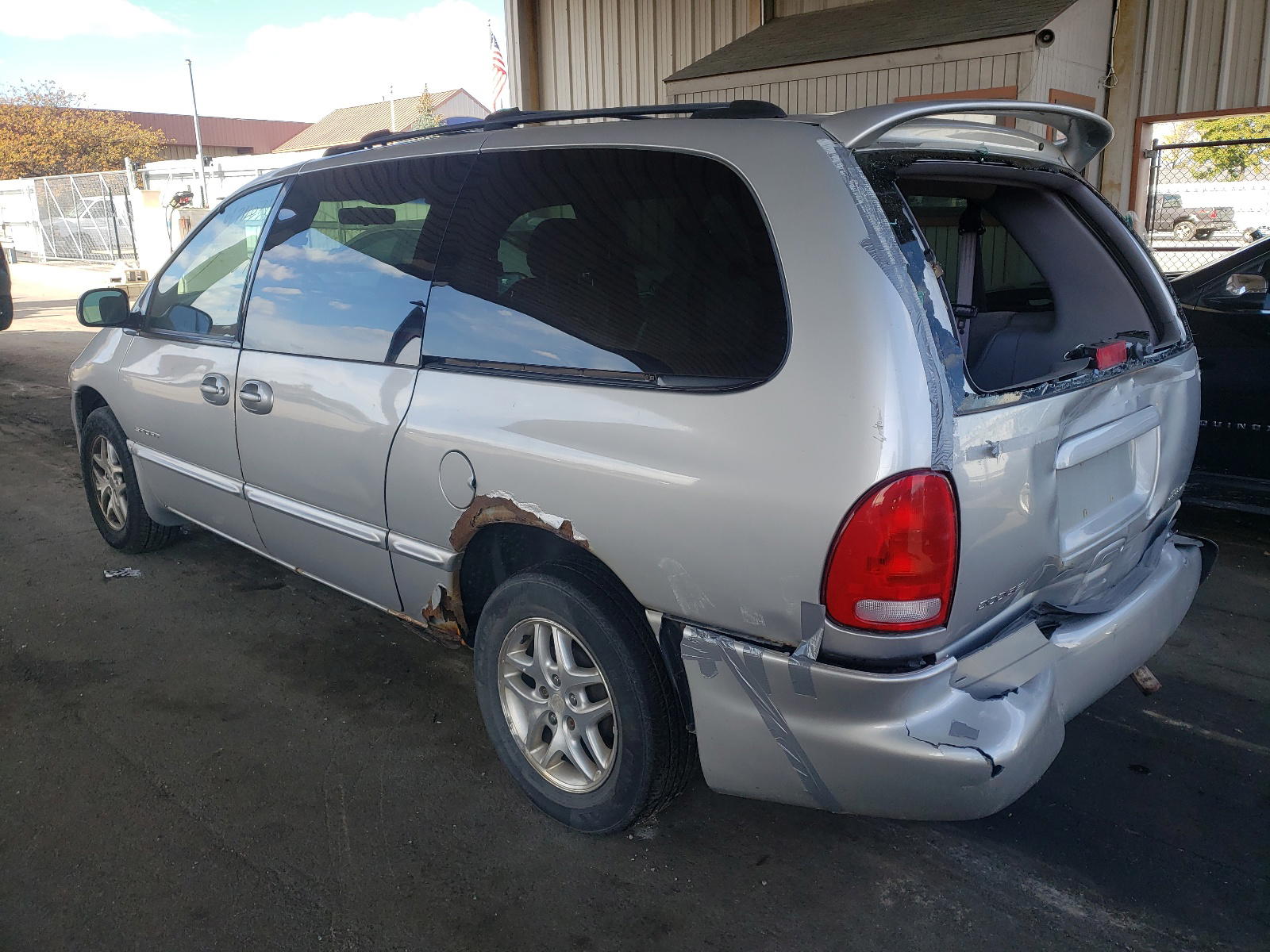 Photo 3 from auction – 2000 DODGE GRAND CARA with VIN 1B4GP44G6YB659660